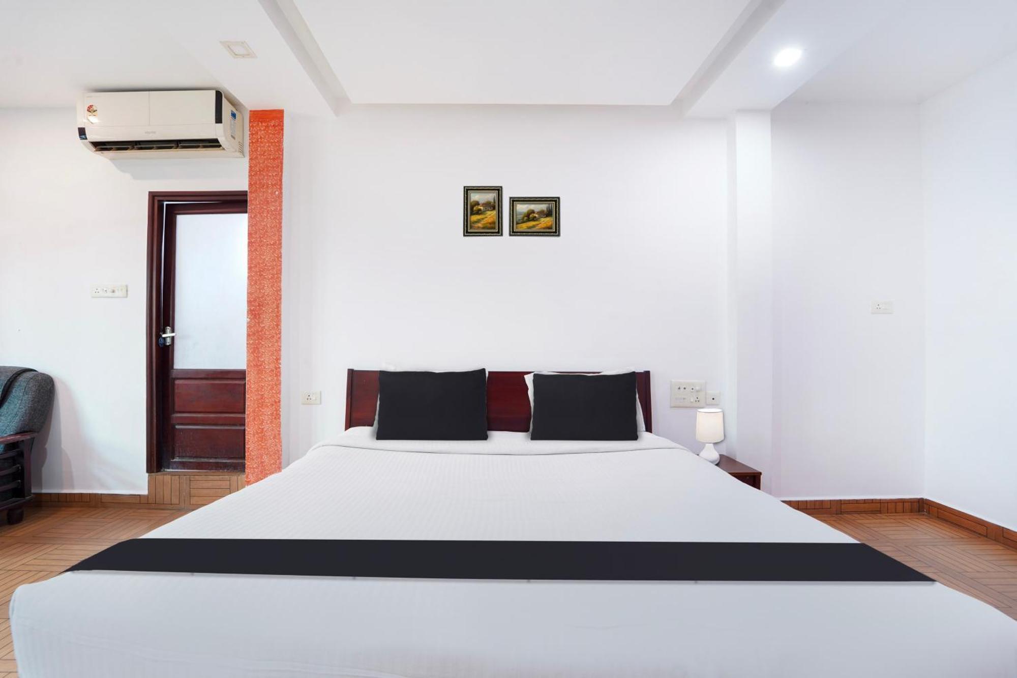 Hotel Super Townhouse Center Ernakulam 3*