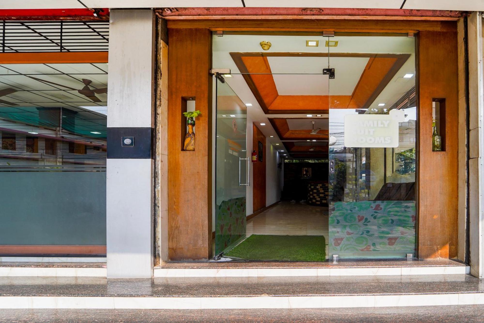 Super Townhouse Center Ernakulam Kochi