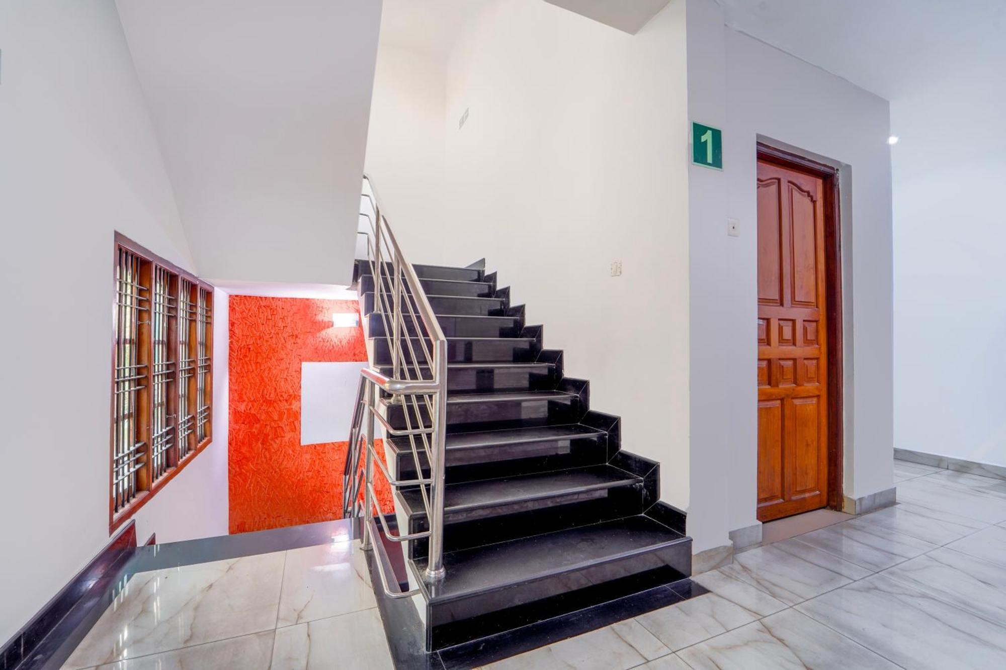 Hotel Super Townhouse Center Ernakulam Kochi