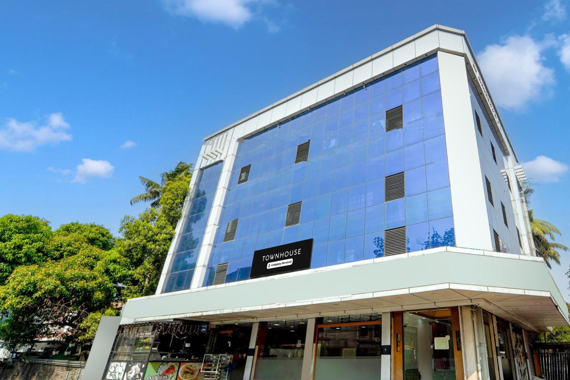 Super Townhouse Center Ernakulam Hotel