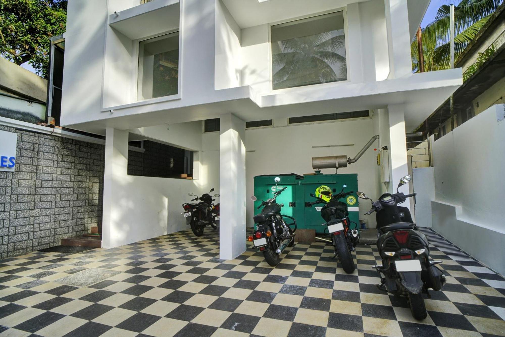 Hotel Super O Crystal Executive Kochi
