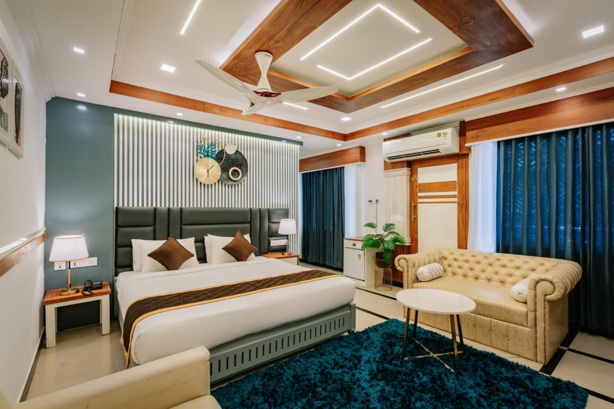 Hotel Excellency Airport 3*