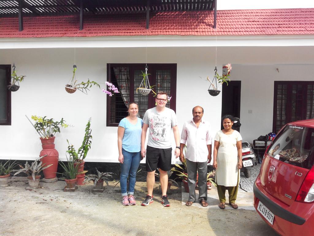 Homestay Royal Beach Abode *
