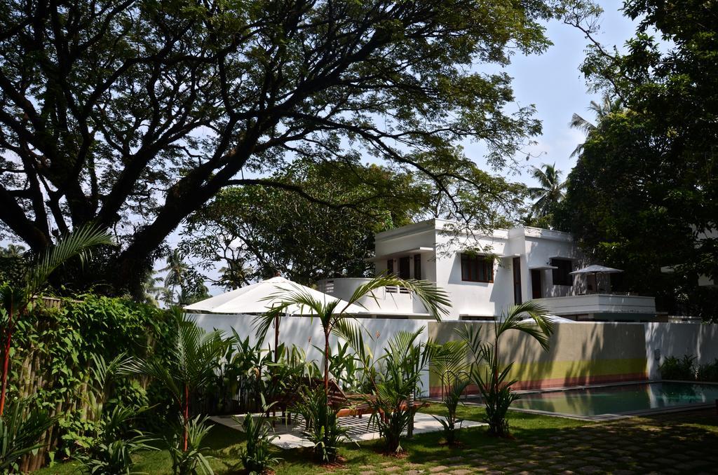 Gate - A Cgh Earth Saha Experience Villa *