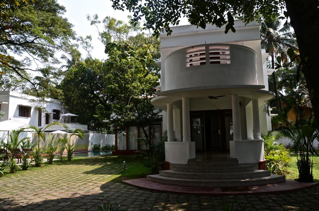 Villa Gate - A Cgh Earth Saha Experience