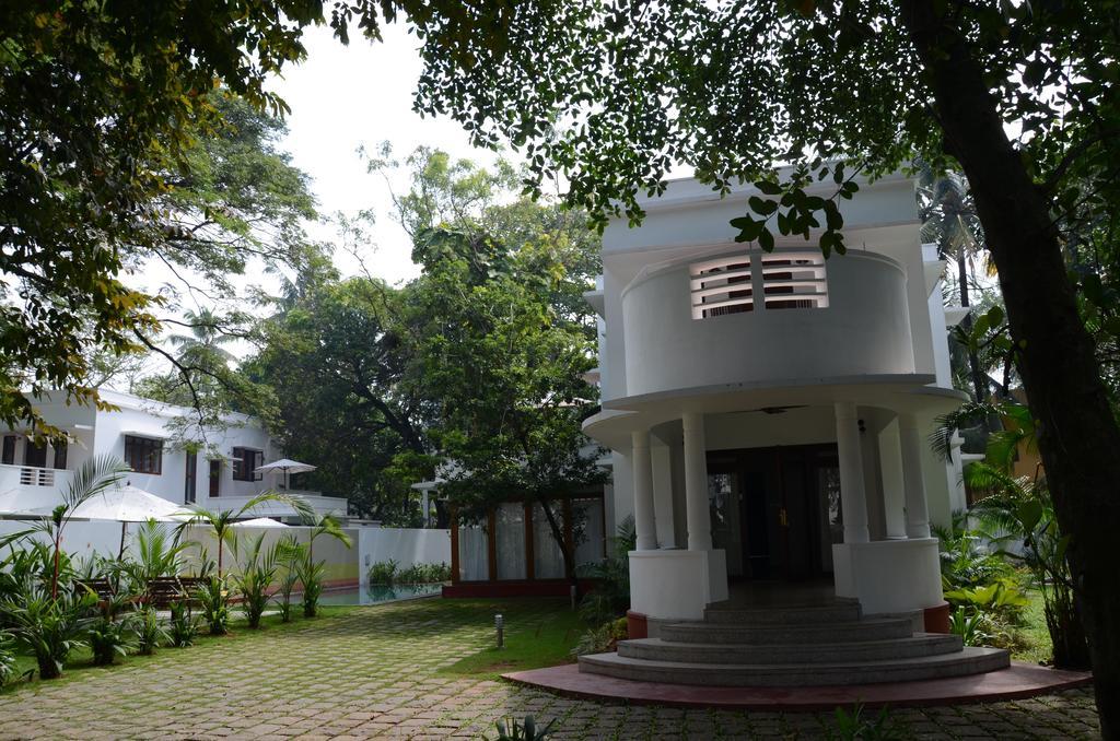 Gate - A Cgh Earth Saha Experience Villa *