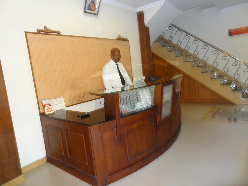Mjm Plaza Hotel *