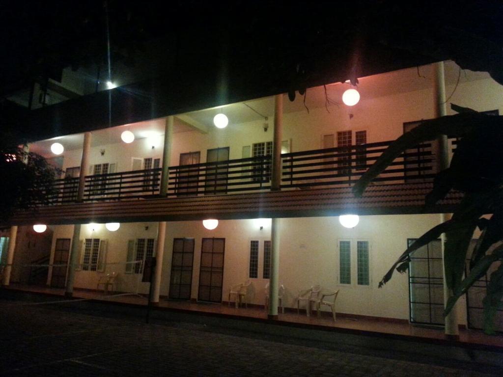 Palm Grove Service Bed & Breakfast 2*