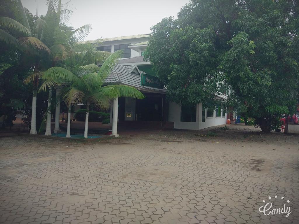 Hotel Gopika Regency Kochi