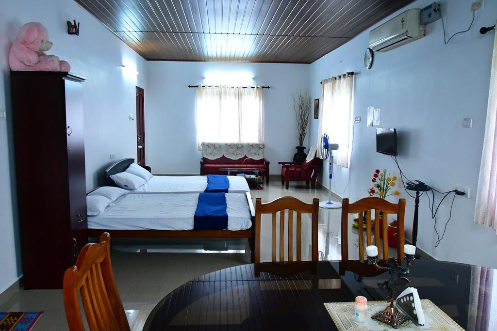 Homestay Royal Beach Abode *