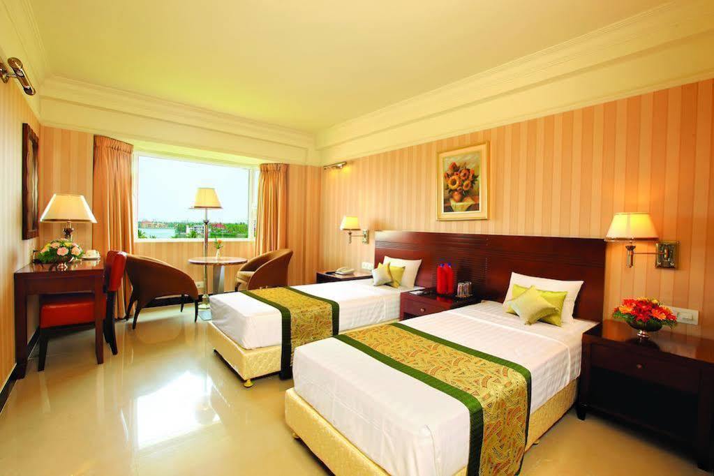 Hotel Cochin Legacy 3*