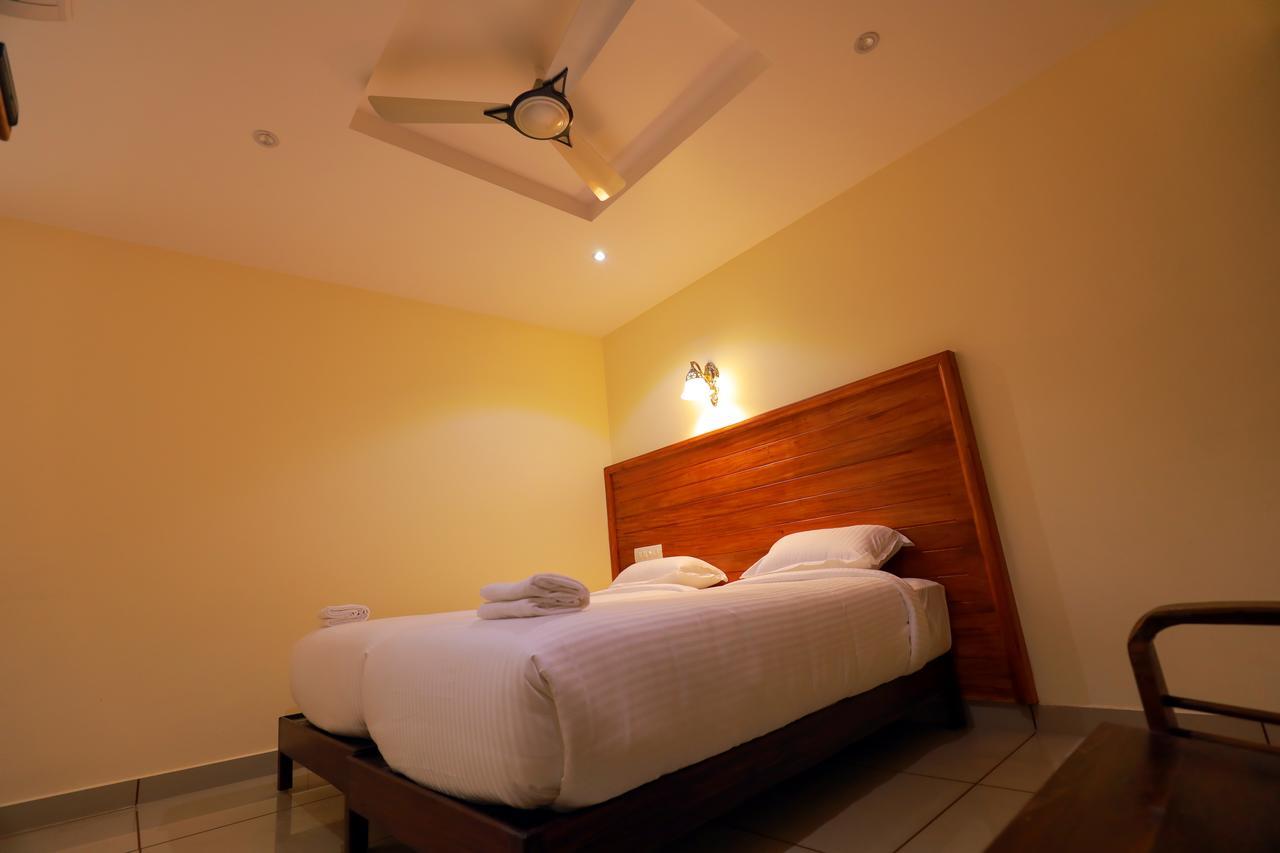 Hotel Roses Fortkochi Kochi