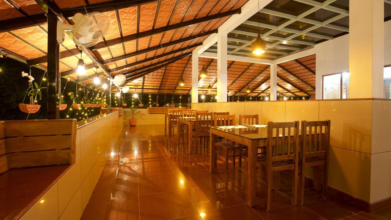 Hotel Roses Fortkochi Kochi