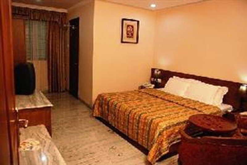 Grand Seasons Hotel Kochi