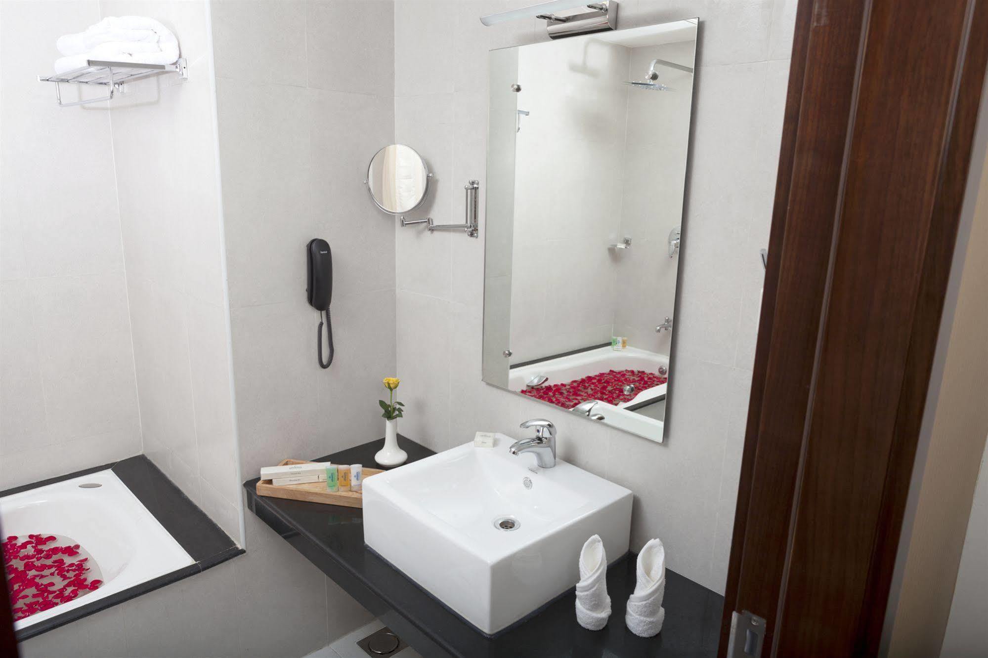 Abaam Cochin Hotel 4*