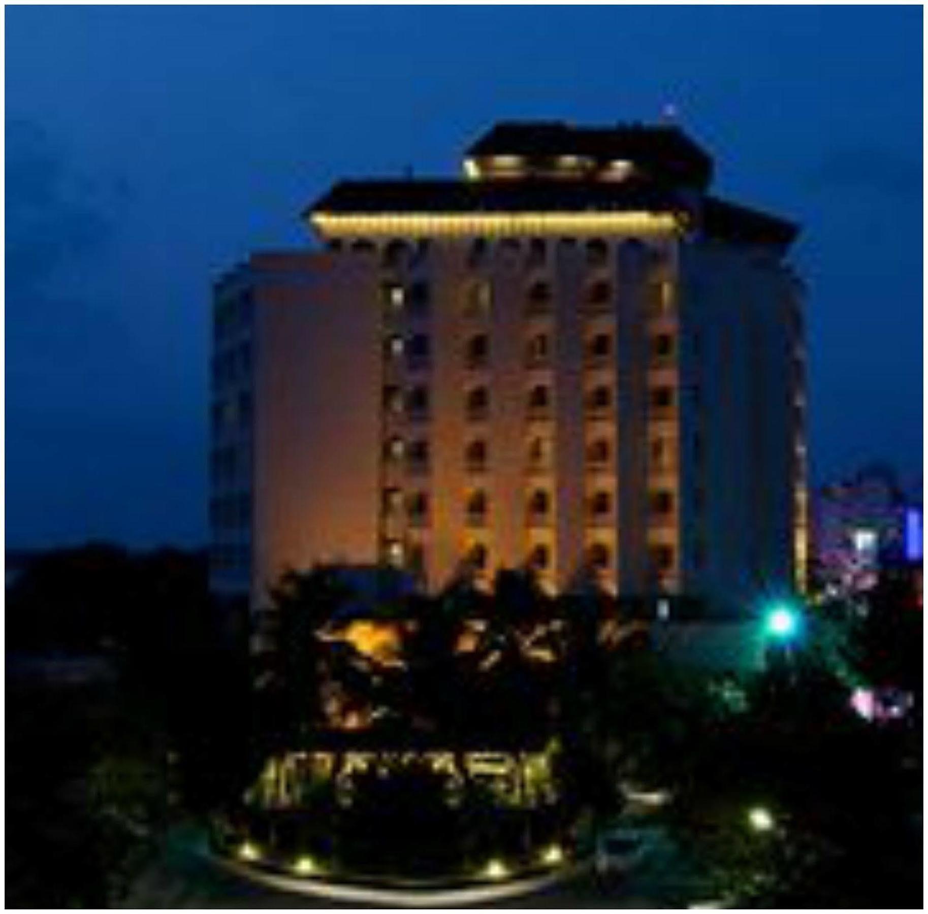 Hotel Vivanta Ernakulam, Marine Drive Kochi