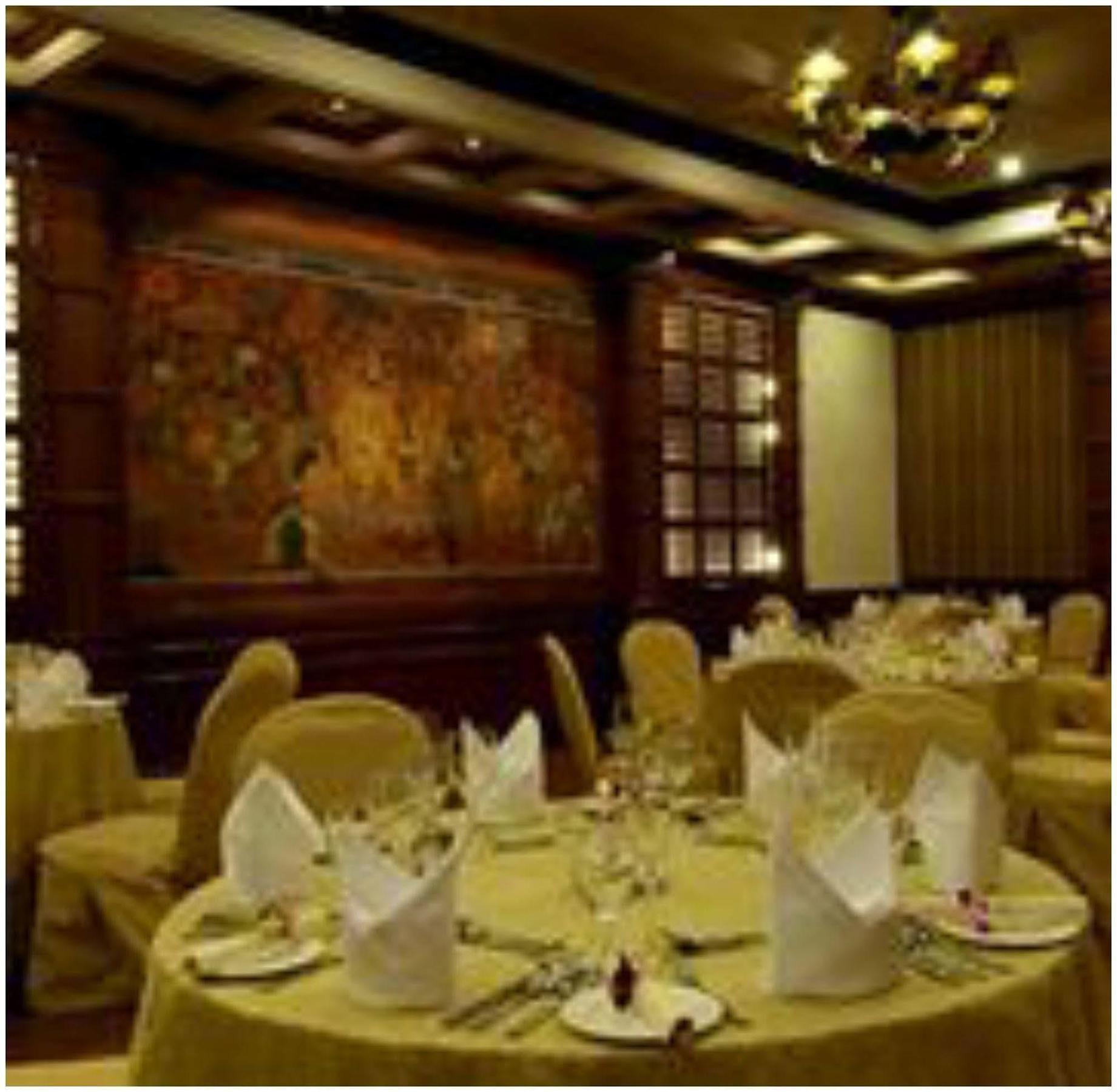 Hotel Vivanta Ernakulam, Marine Drive 5*