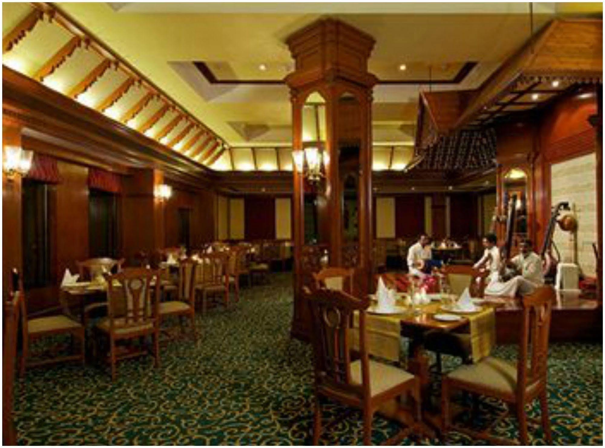 Vivanta Ernakulam, Marine Drive 5*