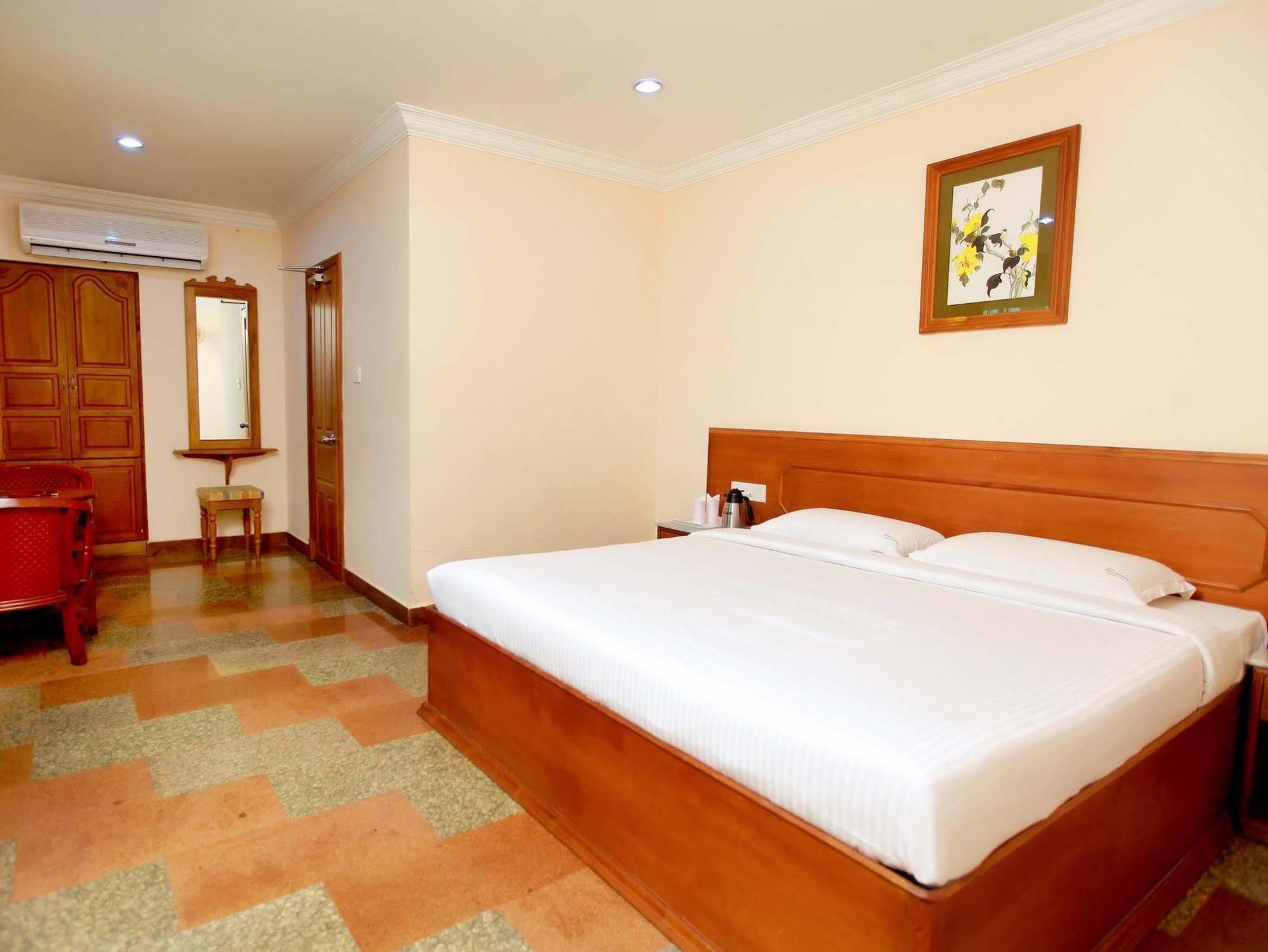 Hotel Grand Seasons Kochi