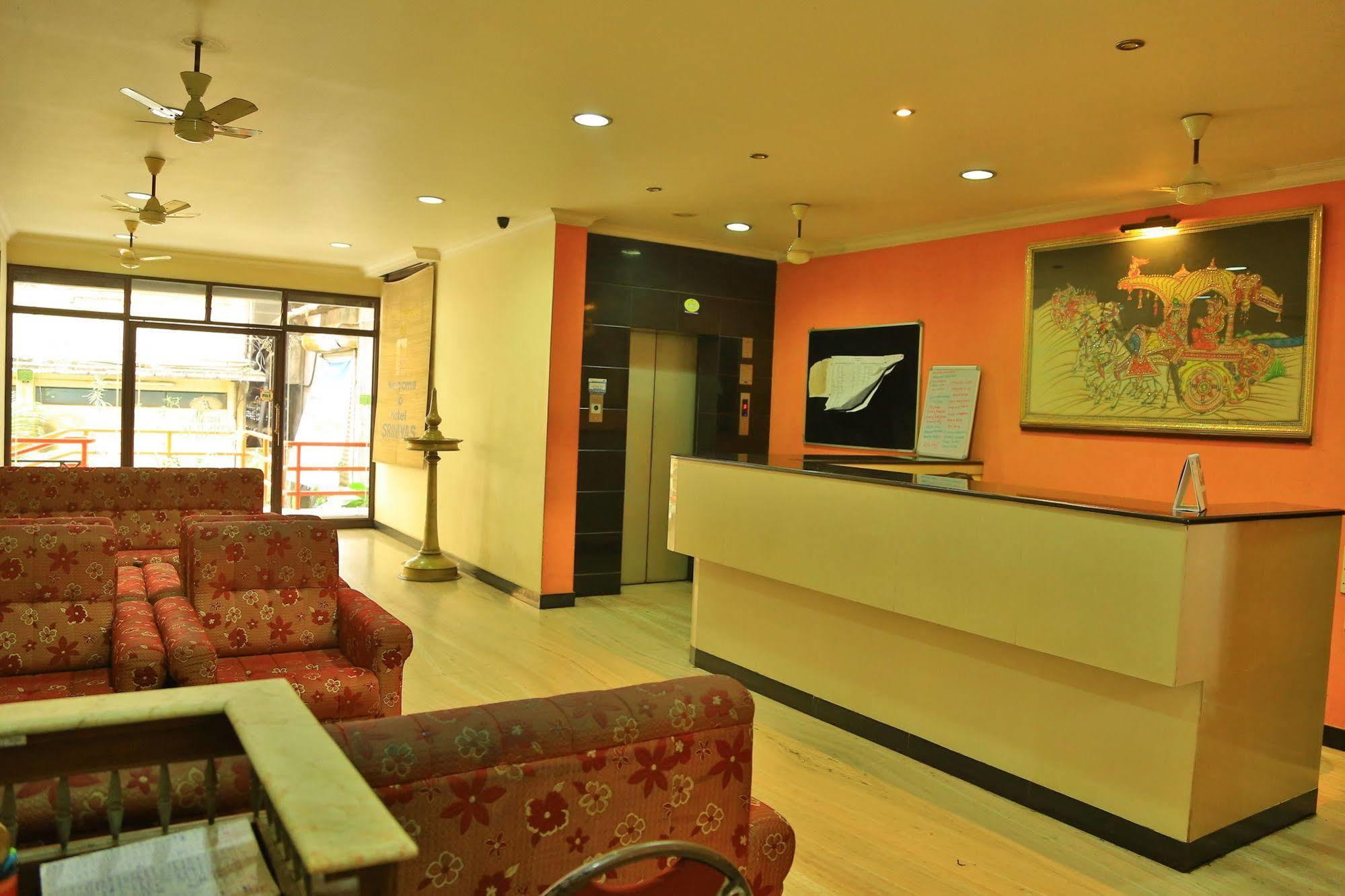 Srinivas Hotel 2*
