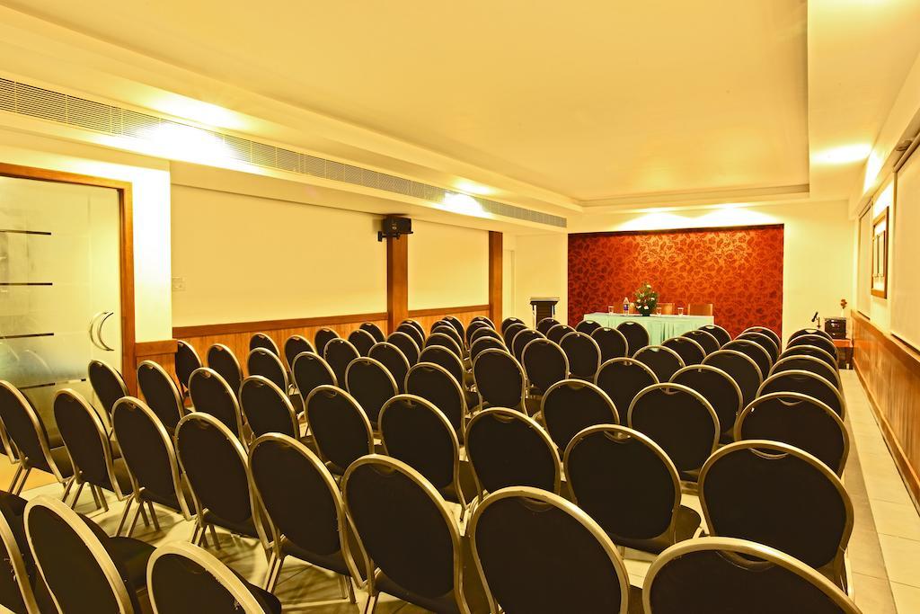 Hotel The Senate Kochi