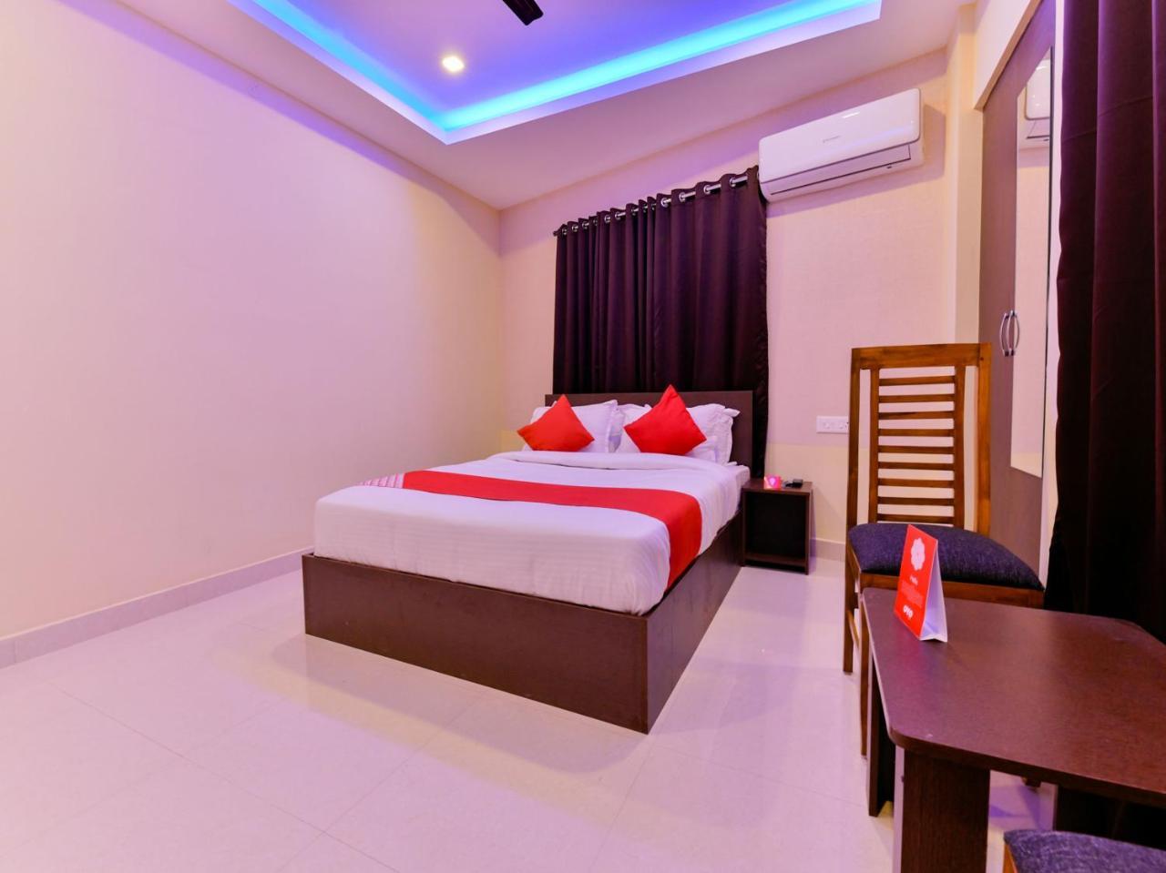 Hotel Oyo 16605 Royal Front Kochi