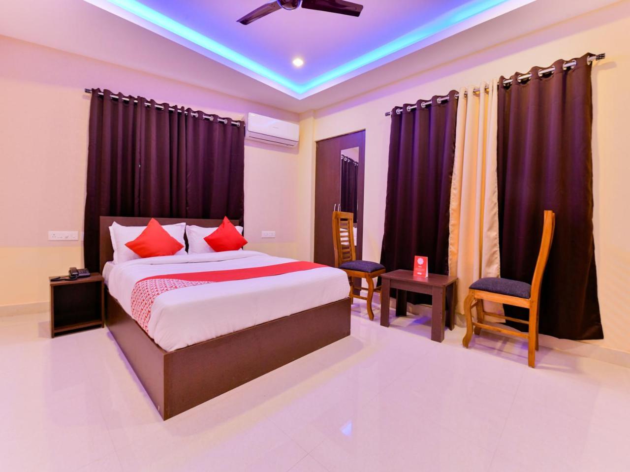 Oyo 16605 Royal Front Hotel 3*