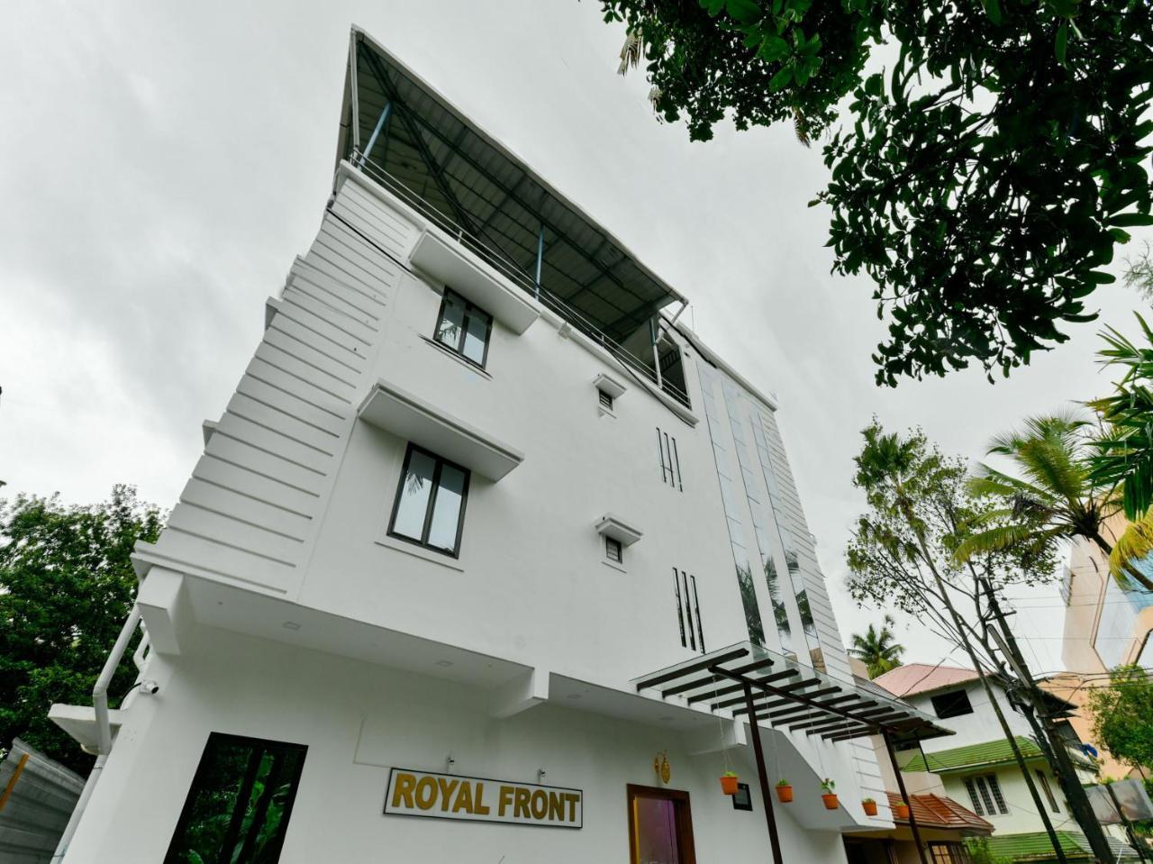 Oyo 16605 Royal Front Hotel 3*