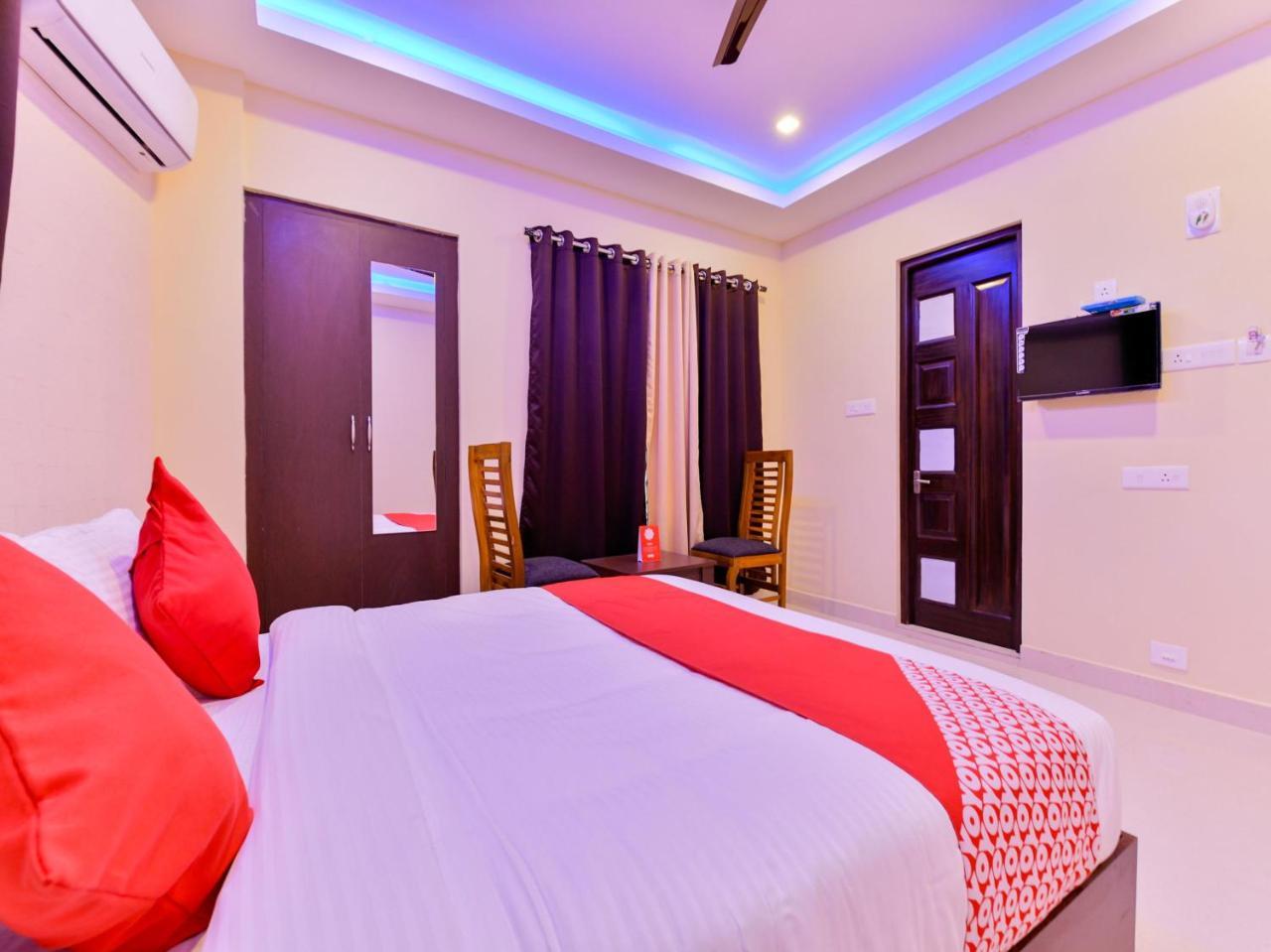 Hotel Oyo 16605 Royal Front 3*