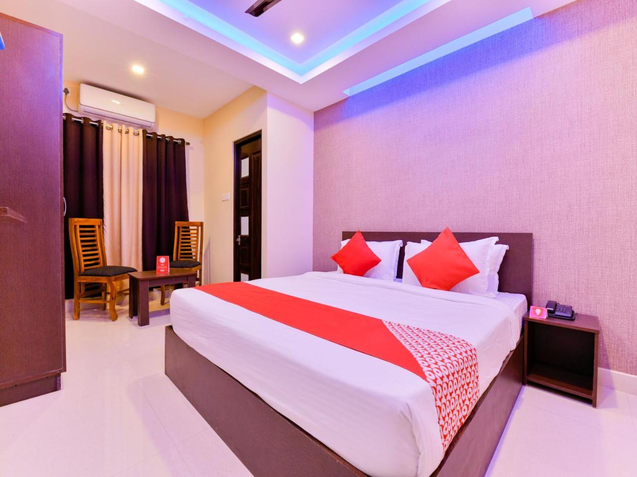 Hotel Oyo 16605 Royal Front 3*