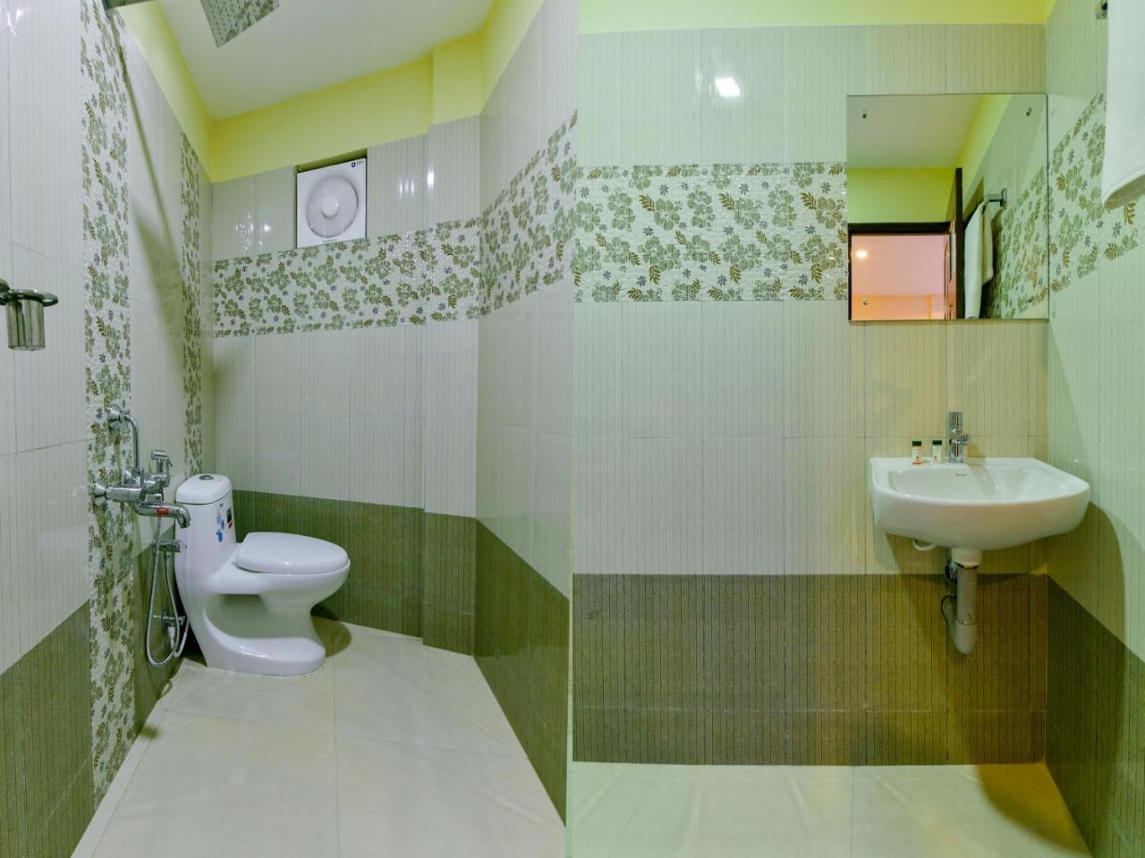Oyo 16605 Royal Front 3*