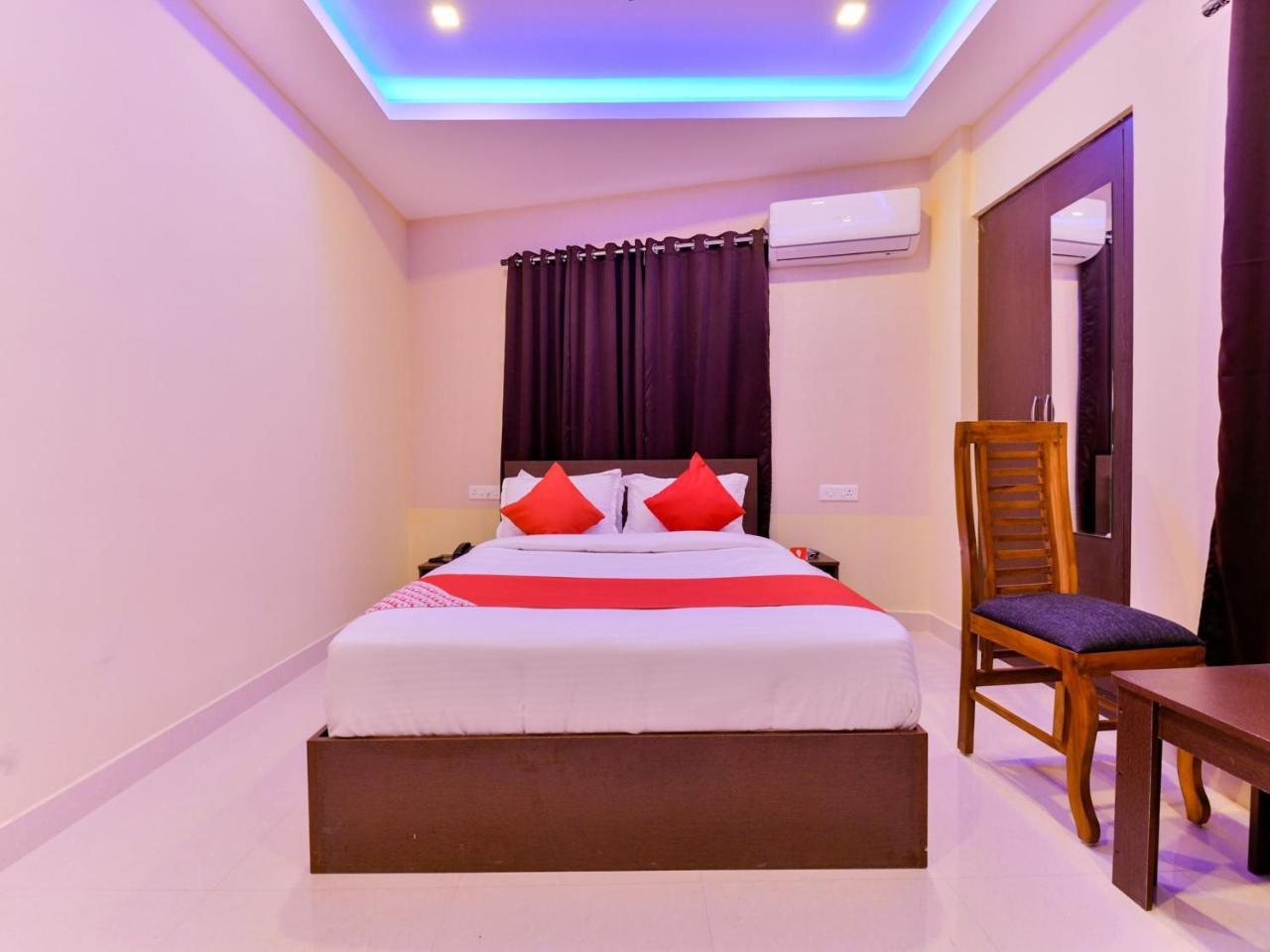 Oyo 16605 Royal Front Hotel Kochi
