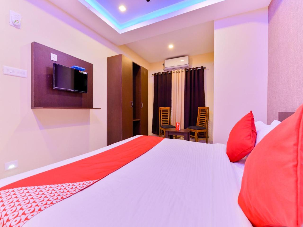 Hotel Oyo 16605 Royal Front Kochi