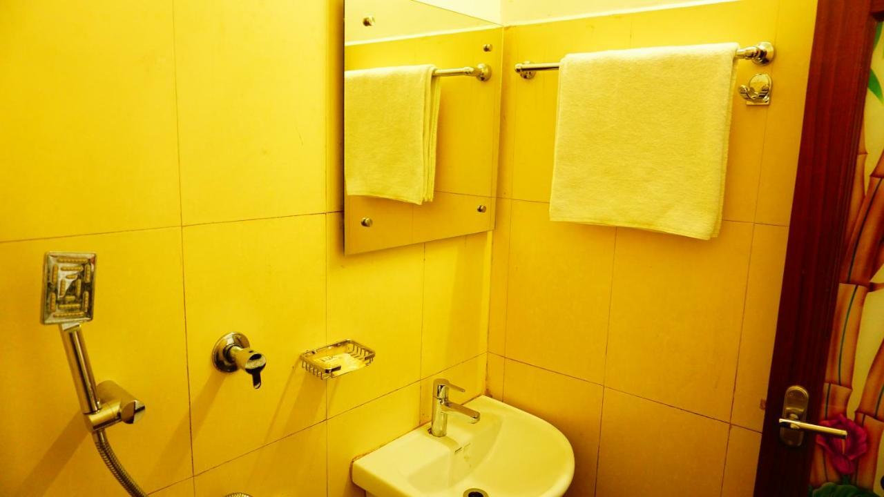 Thayamkery's Royal Hotel