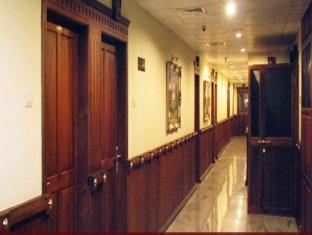 Grand Seasons Hotel Kochi