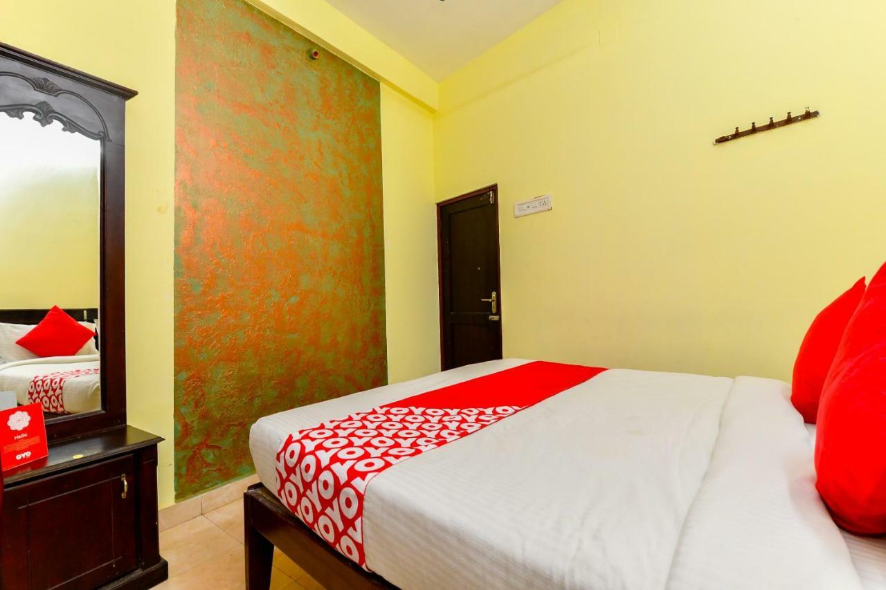Hotel Oyo 7771 Ern Station 3*