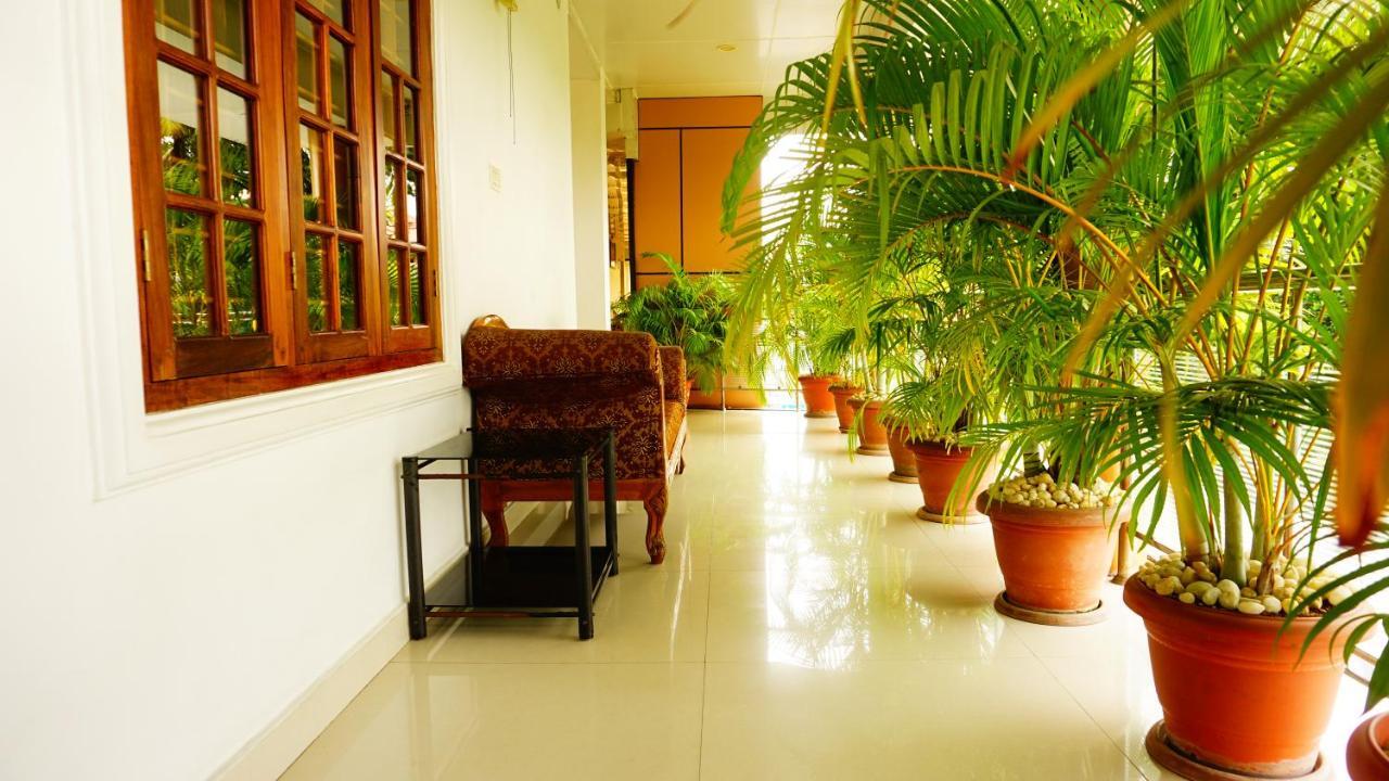 Thayamkery's Royal Hotel