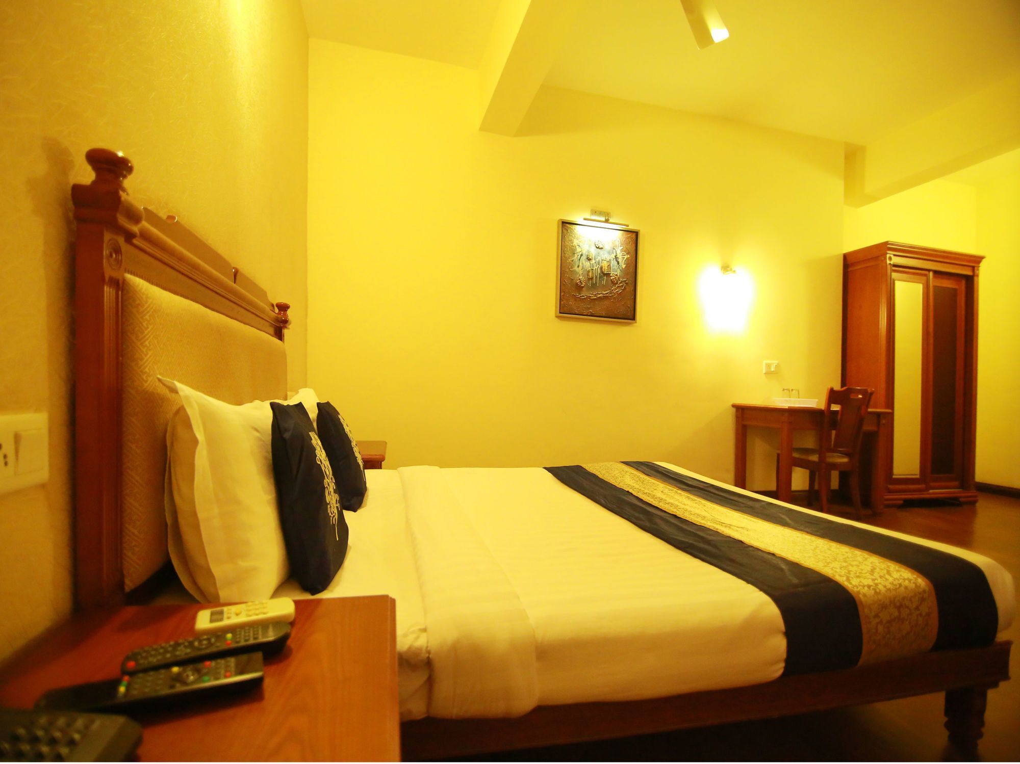 Hotel Oyo 4802 Cochin Residency 3*