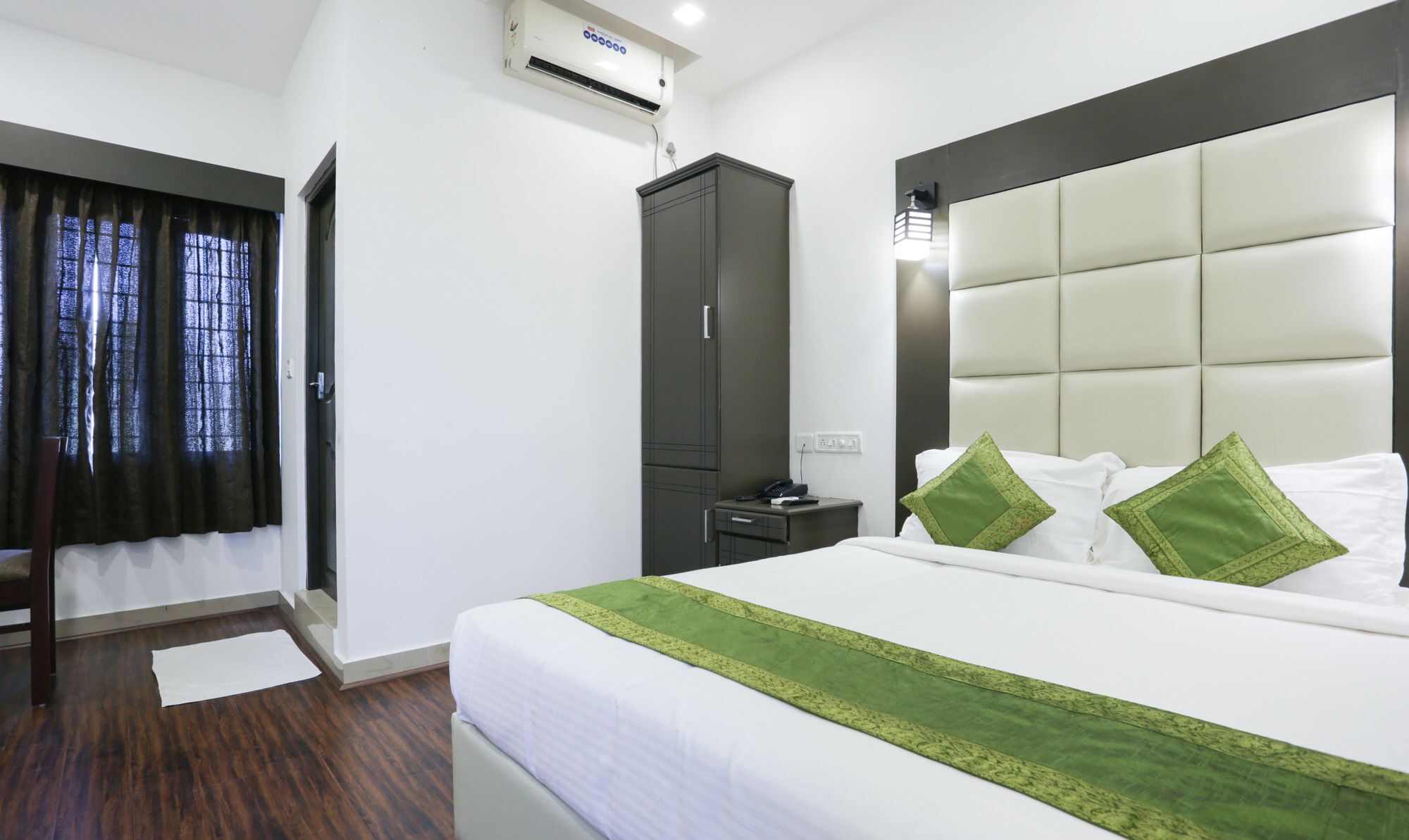 Fabhotel Qube - 800m From Ernakulam Junction South Railway Station Hotel