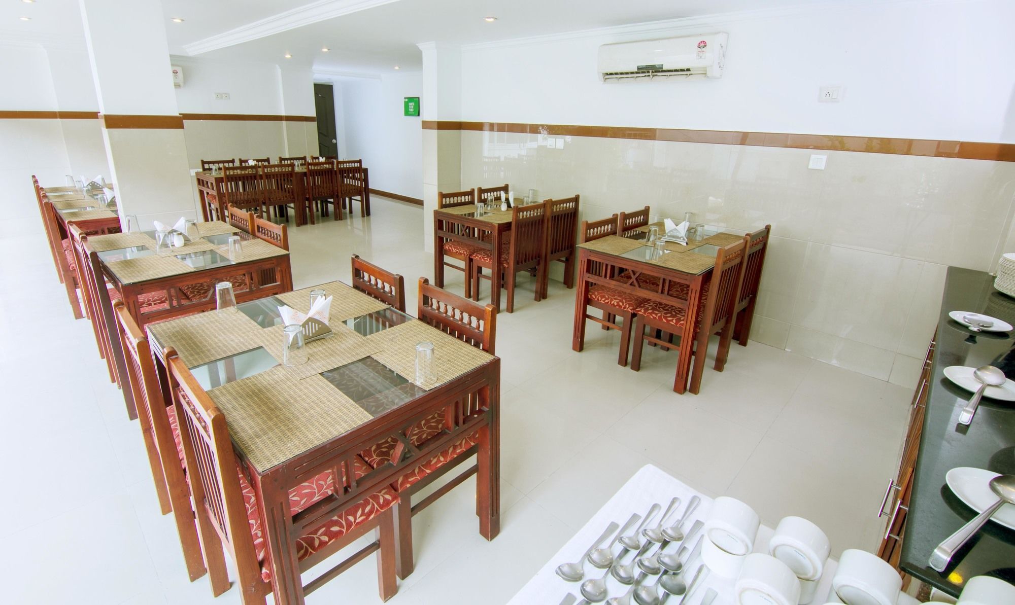 Treebo Center Point Hotel 3*