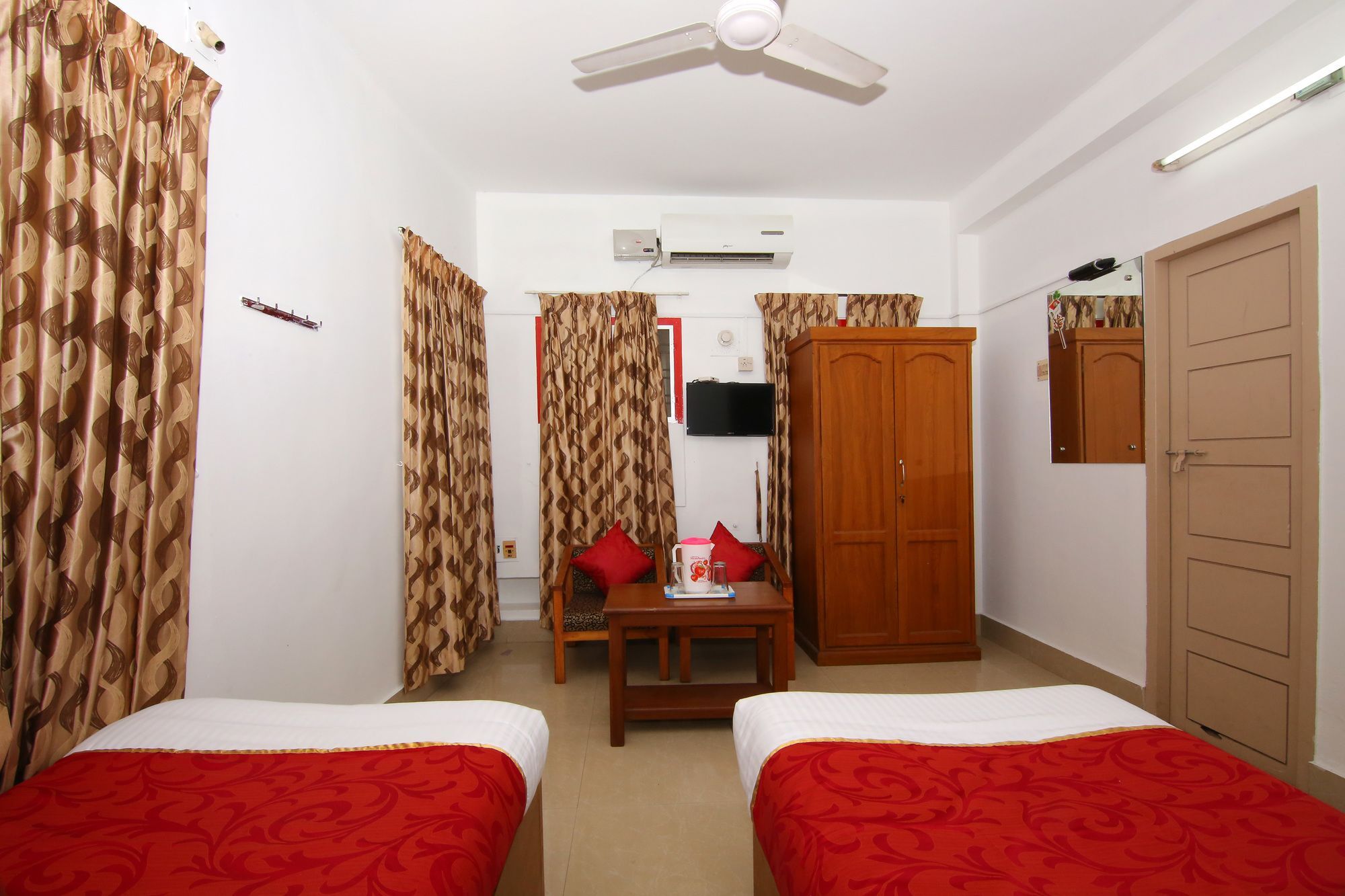 Hotel Oyo 6712 Malabar House 2*