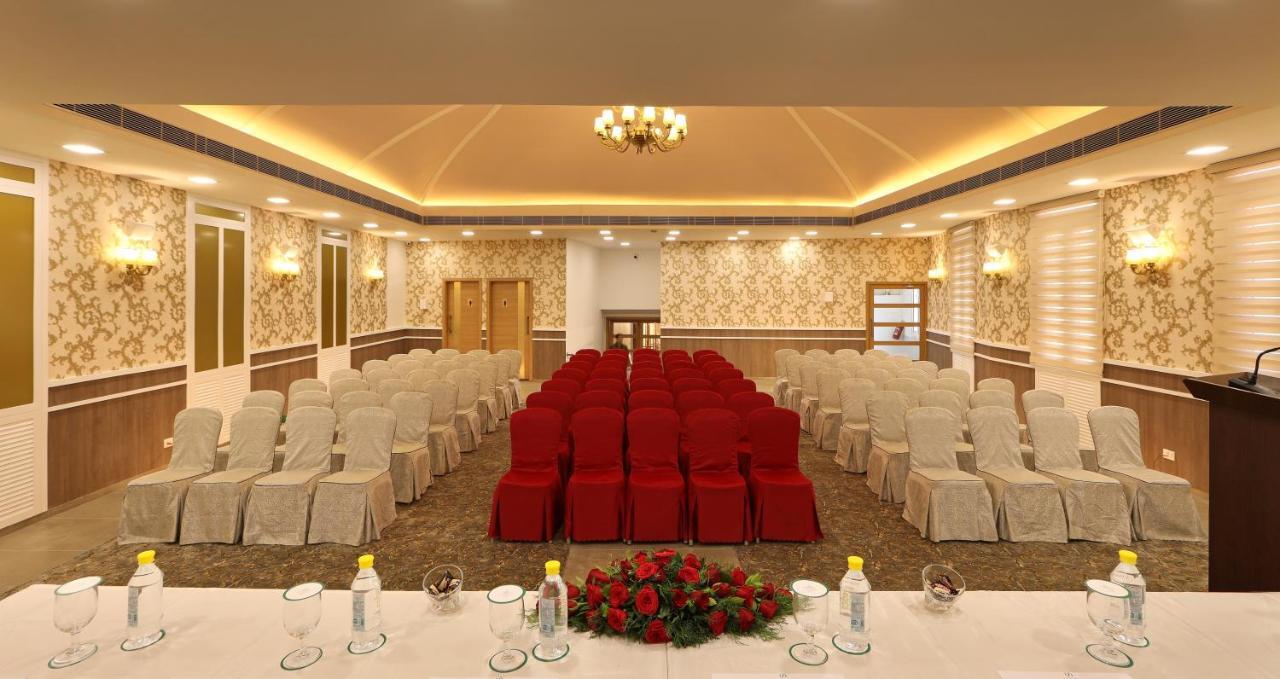 Flora Charishma Residency Aluva 4*