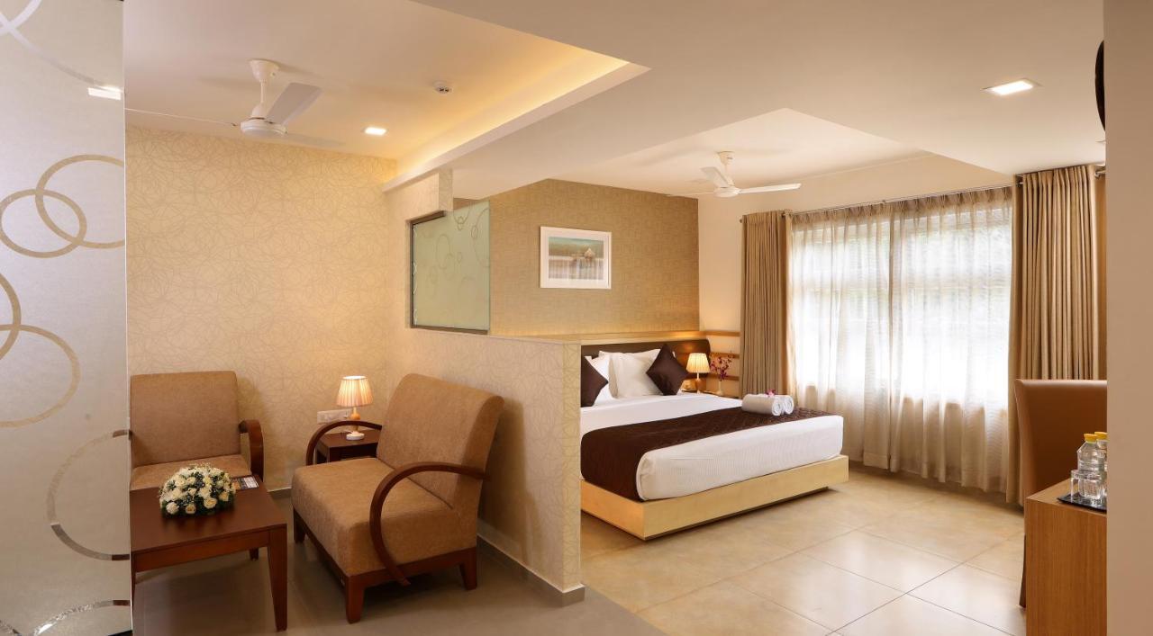 Hotel Flora Charishma Residency Aluva 4*