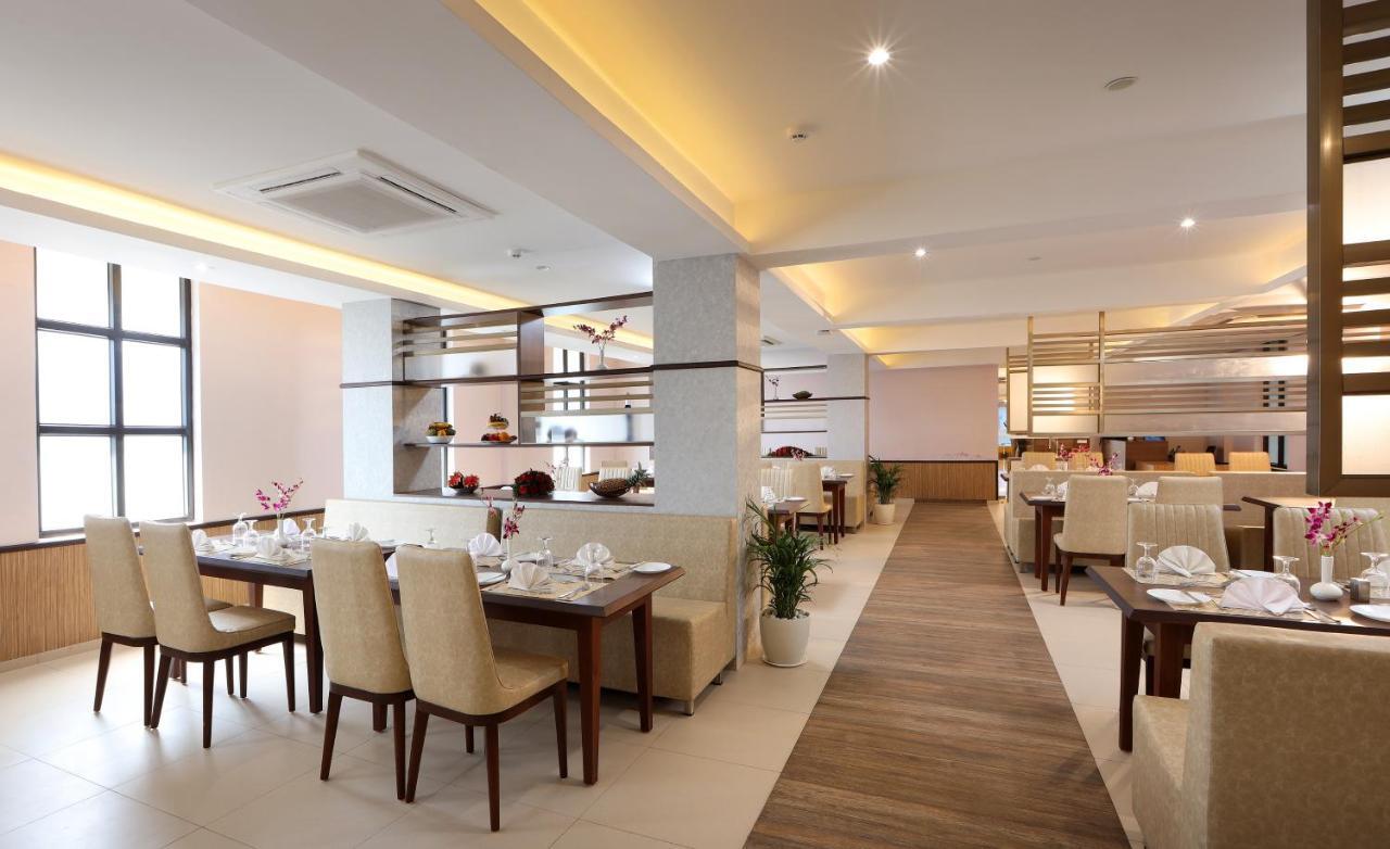 Hotel Flora Charishma Residency Aluva 4*