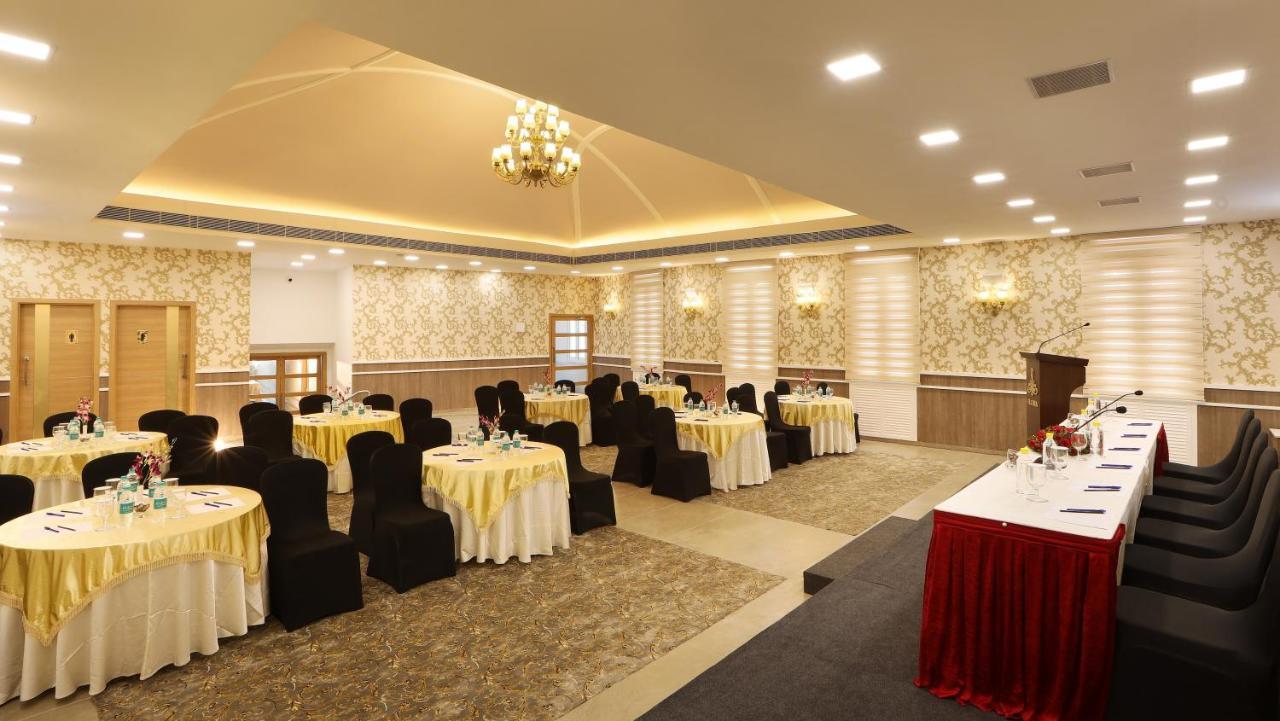 Flora Charishma Residency Aluva 4*