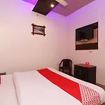 Oyo 73902 Vyttila Residency