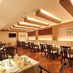 Hotel Crystal Plaza