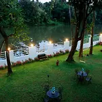 Riverside Inn Homestay