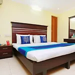 Oyo 5643 Hotel Malabar Plaza