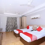 Oyo 23116 Gino Tourist Home